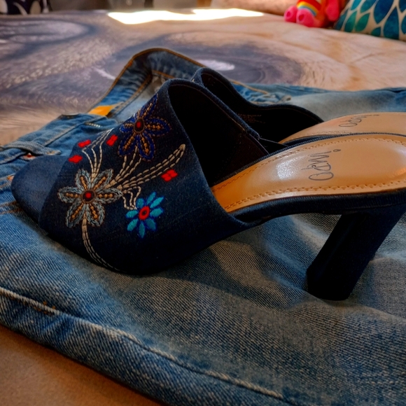Denim & flower design shoes - Picture 6 of 7
